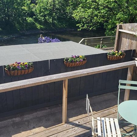 Ty Taf 2 Bed Cottage With Deck & Easy Transport Links Cardiff Bagian luar foto