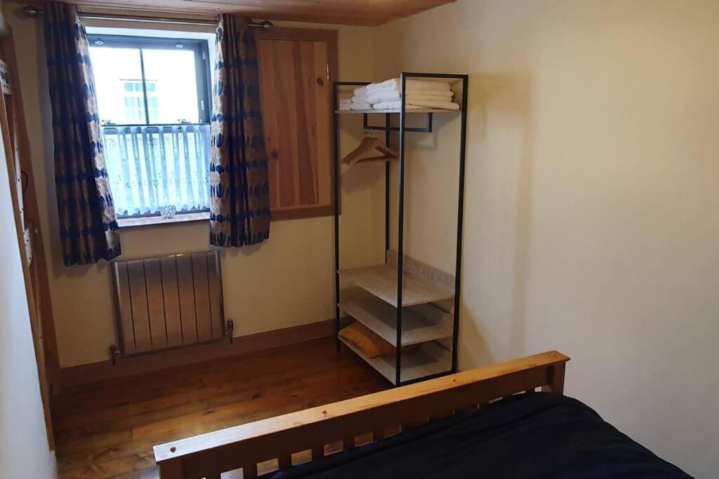 Ty Taf 2 Bed Cottage With Deck & Easy Transport Links Cardiff Bagian luar foto
